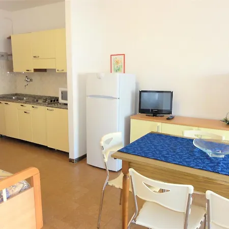 Beachside Comfort On First Floor アパート *