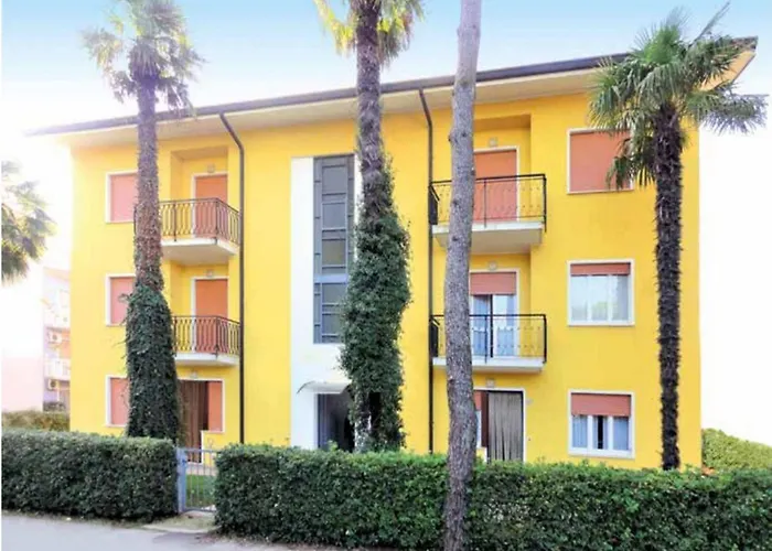 Beachside Comfort On First Floor