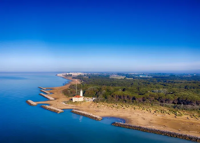 Beachside Comfort On First Floor